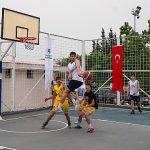 Gaziemir'de basketbolcular kıyasıya mücadele etti