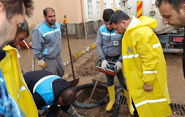 Nevşehir Belediyesi ekipleri aşırı yağıştan etkilenen mahallelerde temizlik ve onarım çalışmalarını sürdürüyor – GÜNDEM