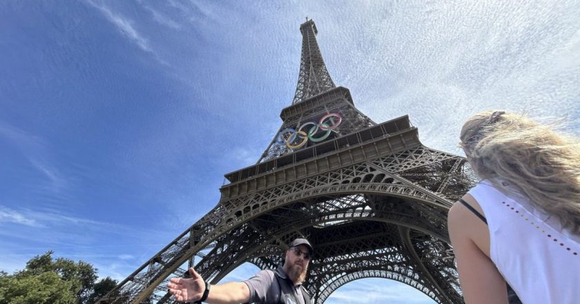 Paris Olimpiyatları: Eyfel Kulesi'ne tırmanmaya çalışan kişi tutuklandı