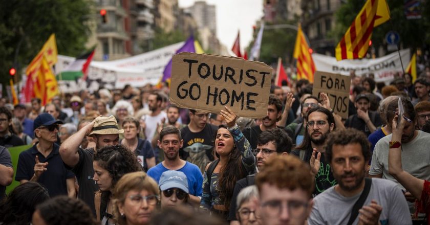 Barselona'nın ardından Valencia aşırı turizmi durdurmak için lisanslama planlarını başlattı