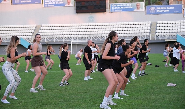 Nilüferliler Zumba ile hem eğlendi hem de spor yaptı – SPOR