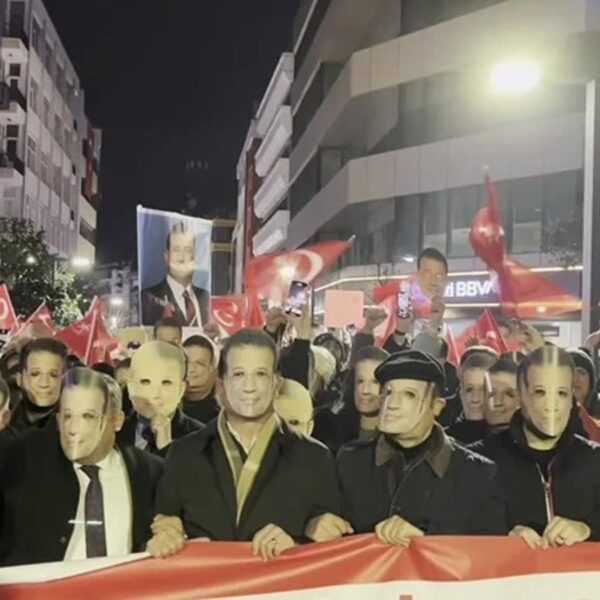 Trabzon’un Destek Yürüyüşünde Ekrem Mask İmamamlu! – Türkiye haberlerini kırmak