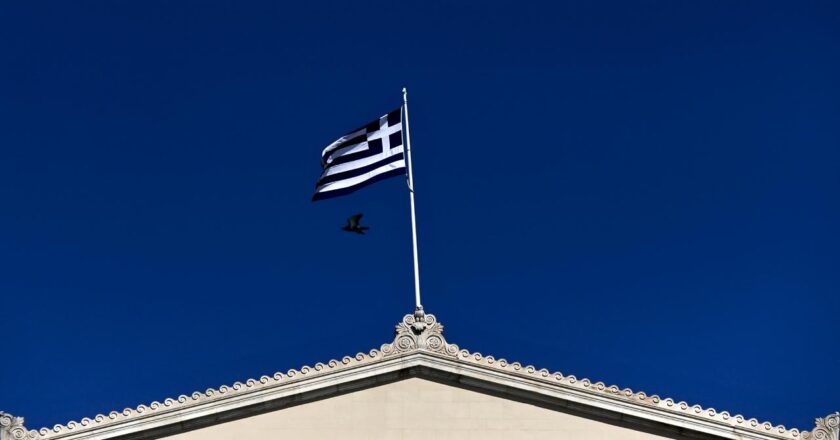 Yunanistan’da muhalefet, Londra’daki Ukrayna’nın zirvesine katılmayan hükümeti eleştirdi.