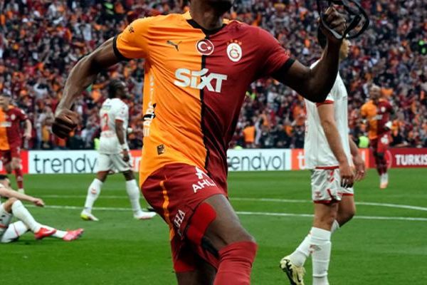 Cimbom’un ‘Osimhen’ açmazı! Takımda kalacak mı? “Her şey hazır” diyerek duyurdu…