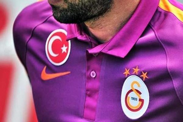 Galatasaray’ın yeni sezon formaları sızdırıldı! İkinci ‘mor forma’ vakası… Taraftarlar gözlerine inanamadı!