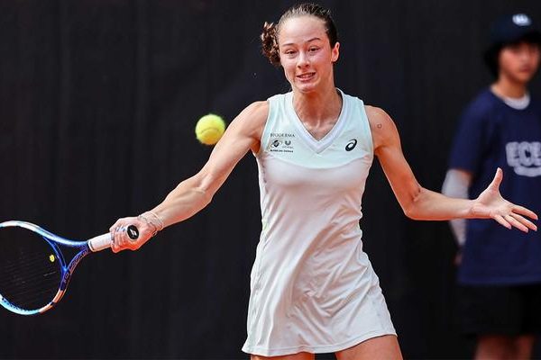 Milli sporcu Zeynep Sönmez Wimbledon’da çiftler kategorisindeki 2. tur maçını kaybederek elendi!