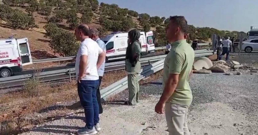 Diyarbakır’daki tur minibüsü kazasında can kaybı 2’ye yükseldi – Son Dakika Türkiye Haberleri