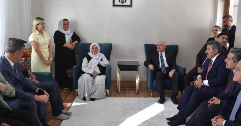 Milli Savunma Bakanı Güler, Şırnak’ta şehit ailesini ziyaret etti