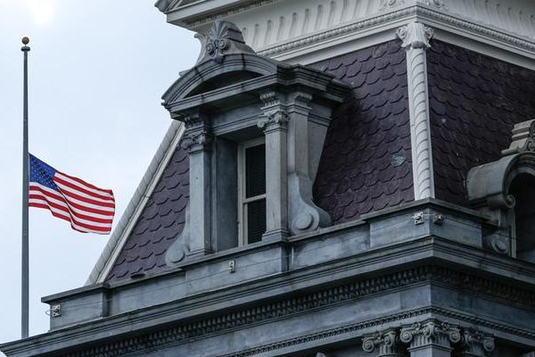 Charlie Kirk suikasti nedeniyle ülke genelindeki Amerikan bayrakları yarıya indirildi