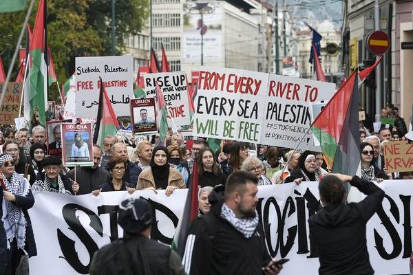 Bosna Hersek’te İsrail’in Gazze’de yaptığı soykırım protesto edildi