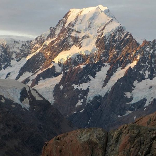 Yeni Zelanda’nın en yüksek zirvesi Aoraki’de iki dağcı ölü bulundu