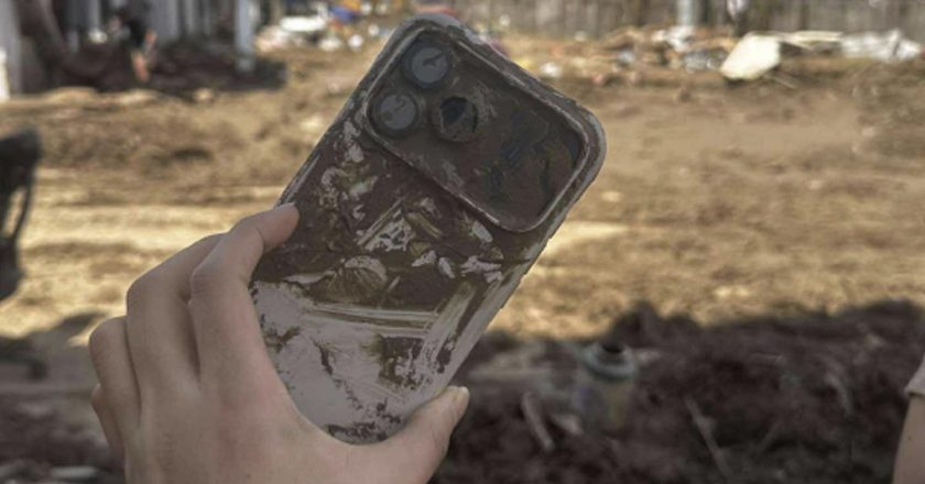 Tayfunda kaybolmuştu: 3 gün boyunca çamurda kalan iPhone 17 Pro herkesi şaşkına çevirdi!