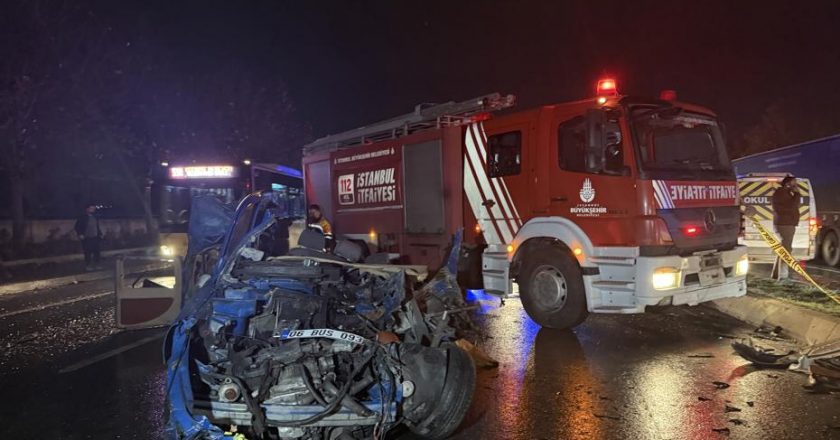 Başakşehir’de beton mikseri 4 araca çarptı: 2 ölü